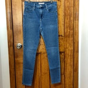 LEVIS High Rise Super Skinny (size 29)